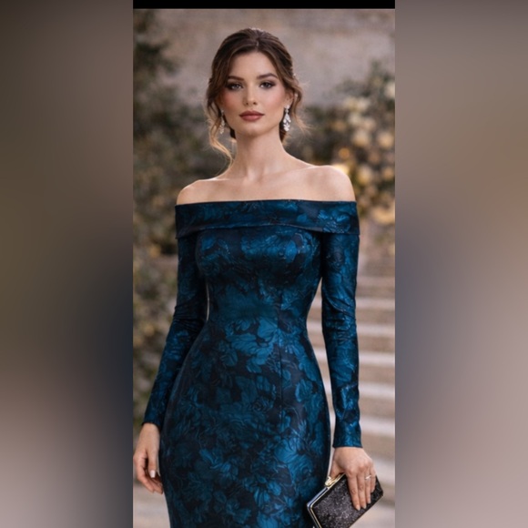 Theia strapless BODYCON trumpet metallic long gown - Picture 13 of 14